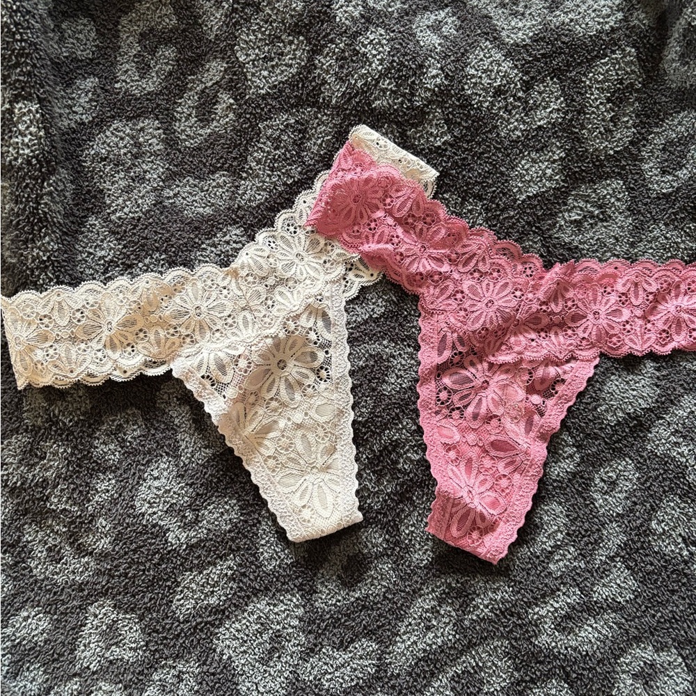 🆕 NWT Victoria’s Secret Lace Thong Set in Cream and Pink